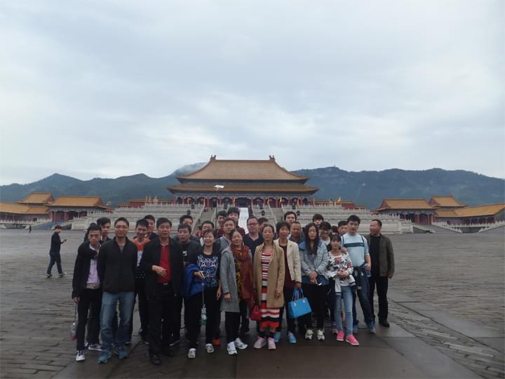 2015-11月，韋柏公司組織橫店旅游